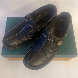 CLARKS Bendables Sixty Delta Black Leather Slip On Flat Shoes $75 8.5 EUC lcsr